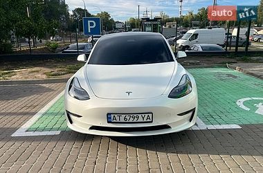 Седан Tesla Model 3 2022 в Києві