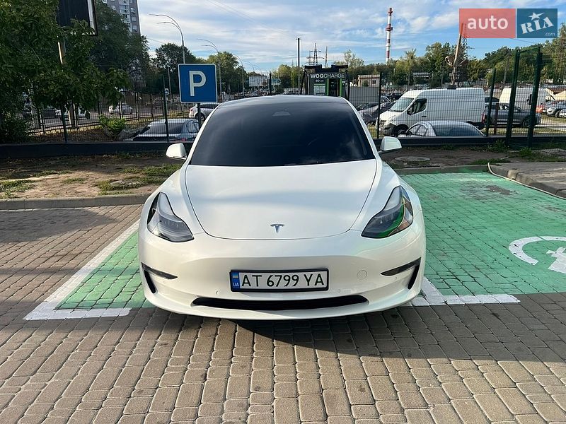 Седан Tesla Model 3 2022 в Києві