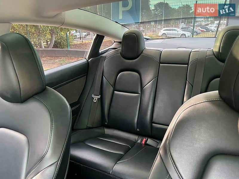 Седан Tesla Model 3 2022 в Києві