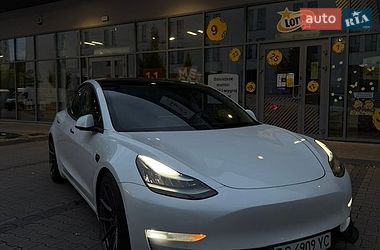 Седан Tesla Model 3 2019 в Львове
