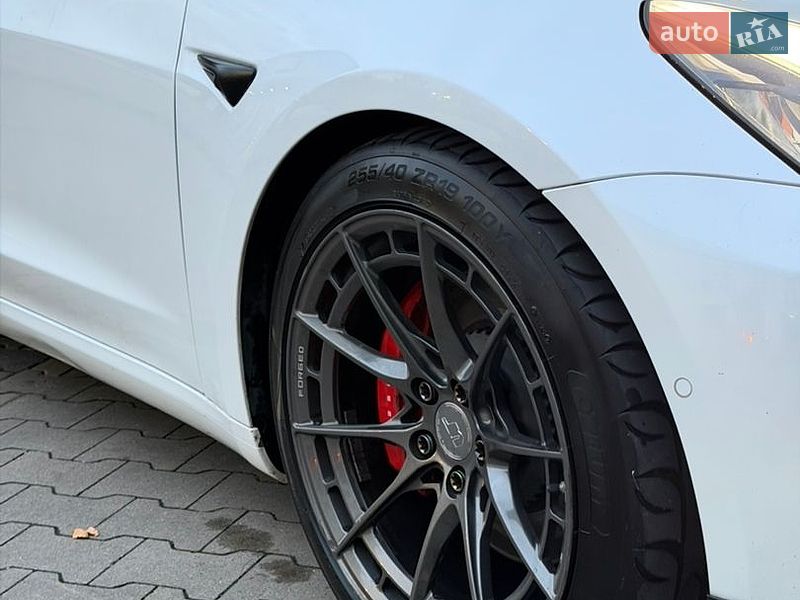 Седан Tesla Model 3 2019 в Львове