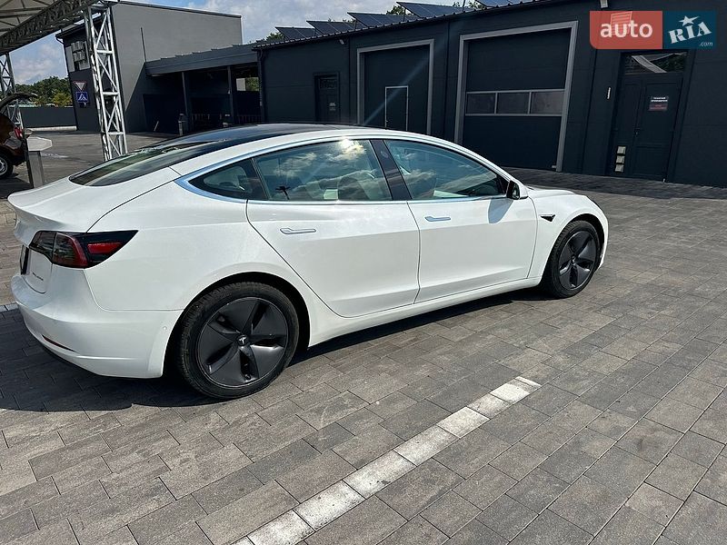 Седан Tesla Model 3 2019 в Луцке