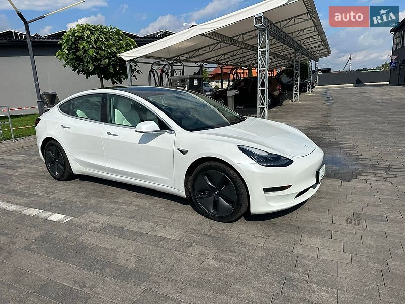 Седан Tesla Model 3 2019 в Луцке