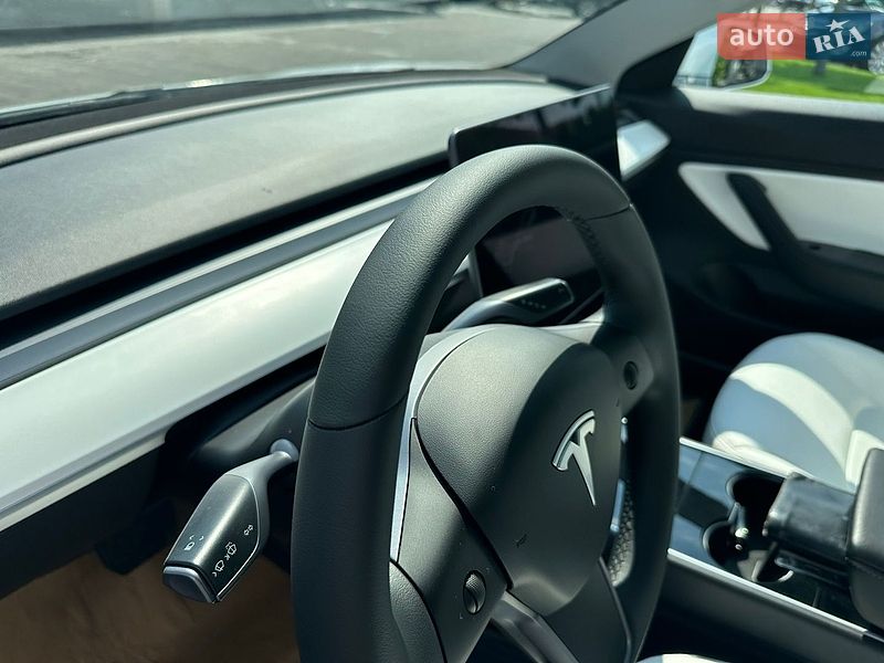 Седан Tesla Model 3 2019 в Луцке