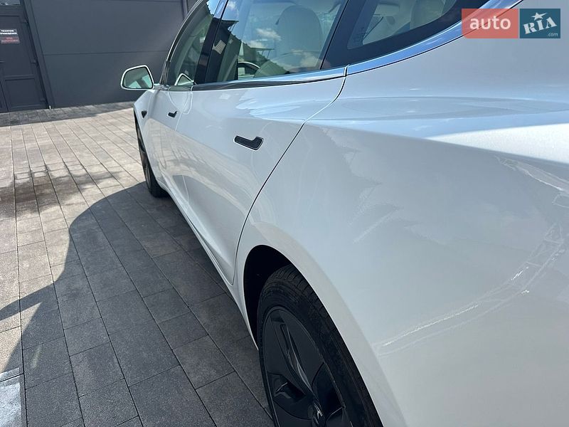 Седан Tesla Model 3 2019 в Луцке