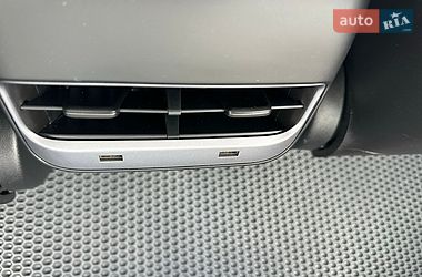 Седан Tesla Model 3 2019 в Луцке