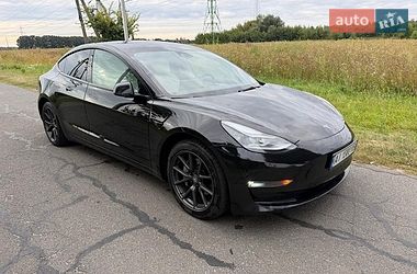 Седан Tesla Model 3 2021 в Киеве