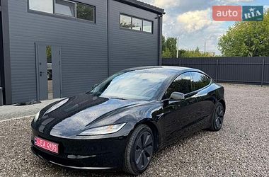 Седан Tesla Model 3 2024 в Коростені