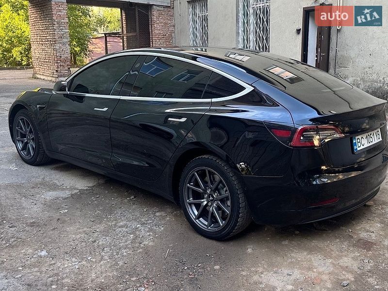 Седан Tesla Model 3 2019 в Дрогобыче