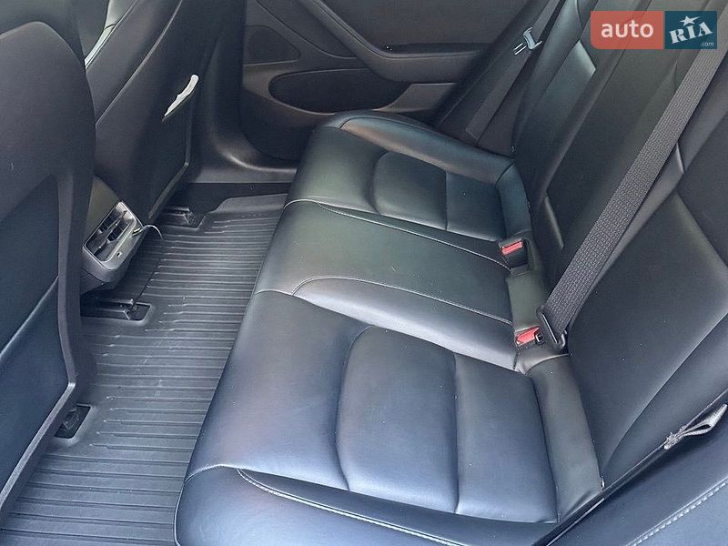 Седан Tesla Model 3 2019 в Дрогобыче