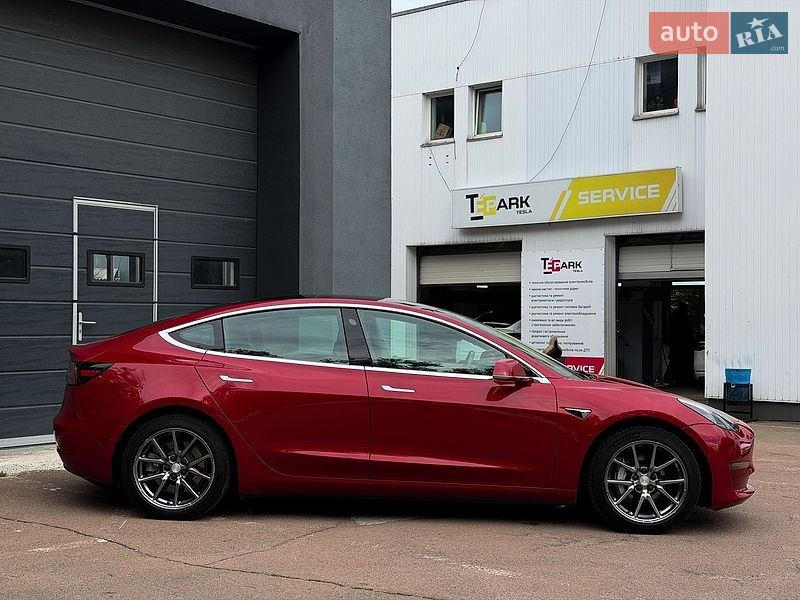 Седан Tesla Model 3 2019 в Києві