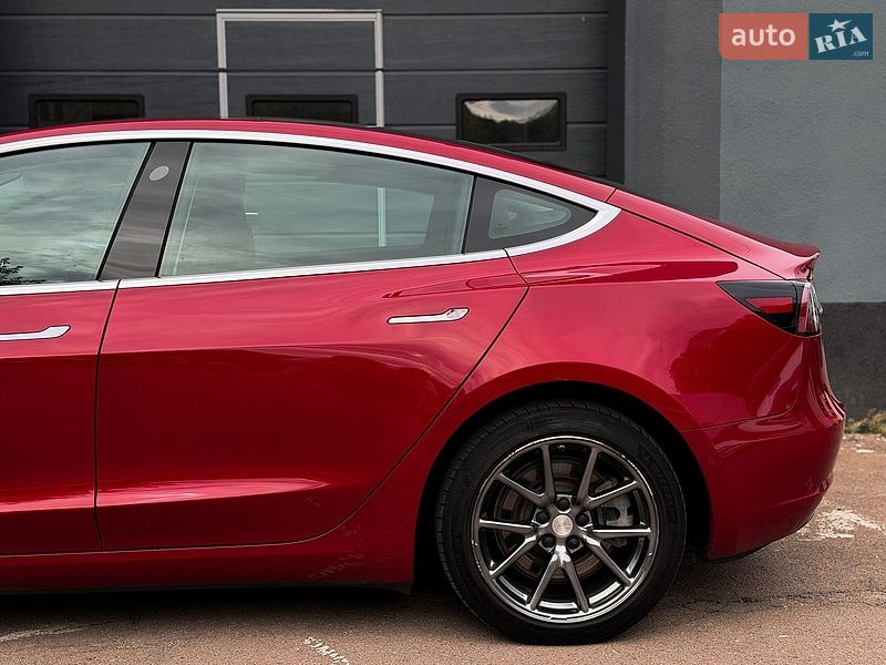 Седан Tesla Model 3 2019 в Києві