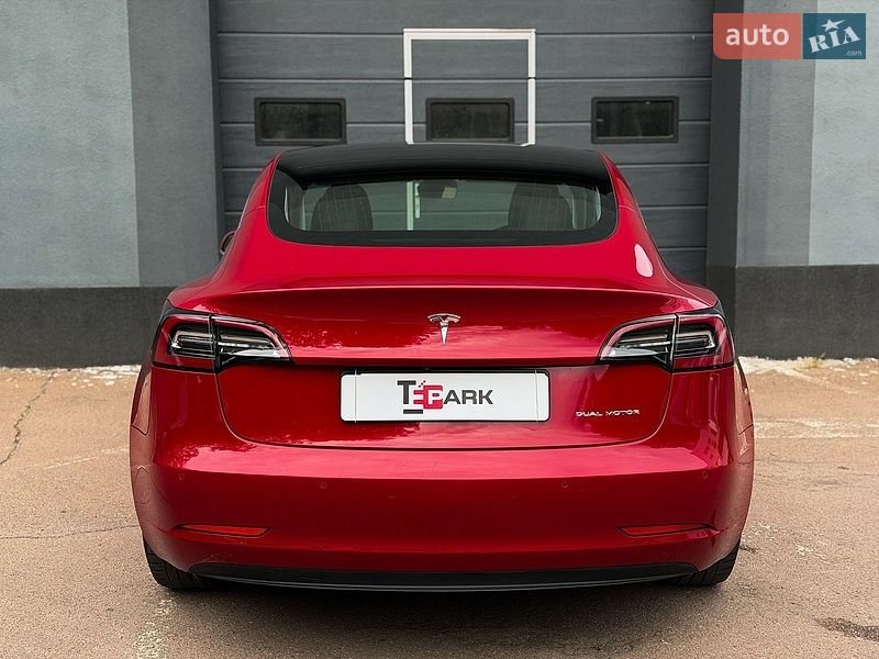 Седан Tesla Model 3 2019 в Києві