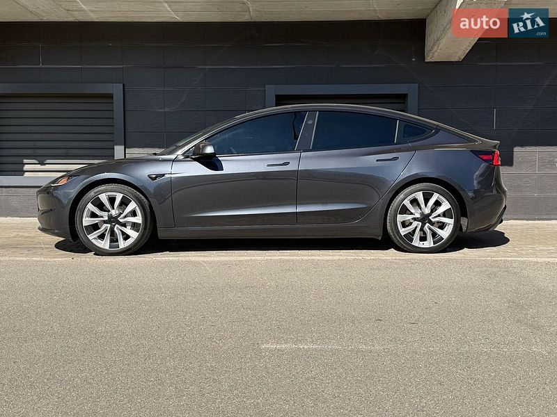 Tesla Model 3 2025