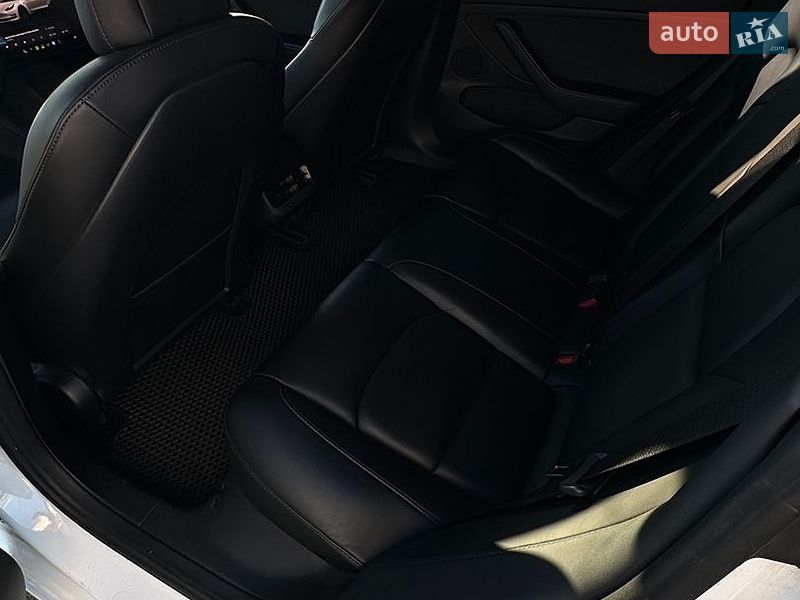 Седан Tesla Model 3 2022 в Києві
