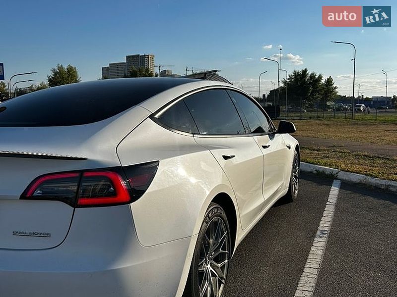Седан Tesla Model 3 2022 в Києві
