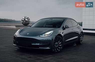 Седан Tesla Model 3 2023 в Кременчуге