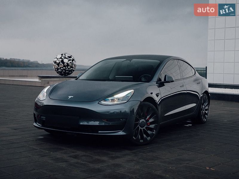 Седан Tesla Model 3 2023 в Кременчуге