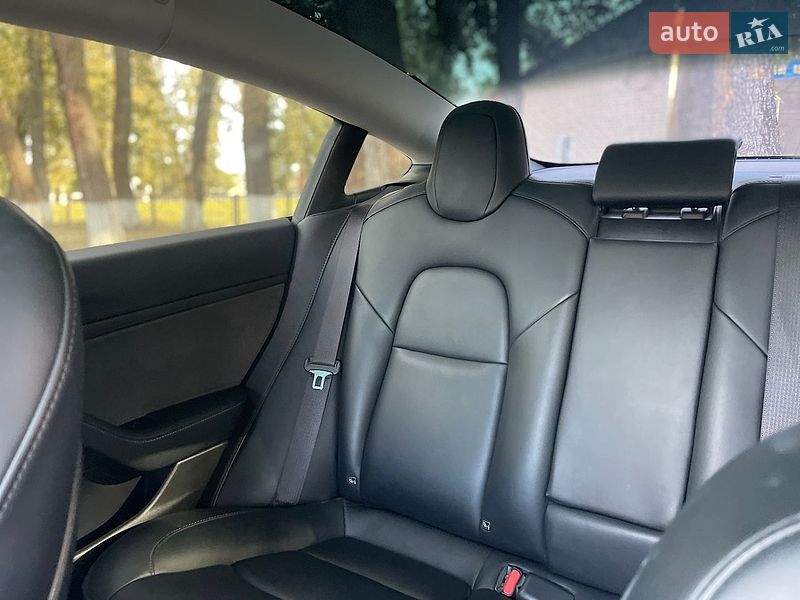 Седан Tesla Model 3 2019 в Новій Водолагі