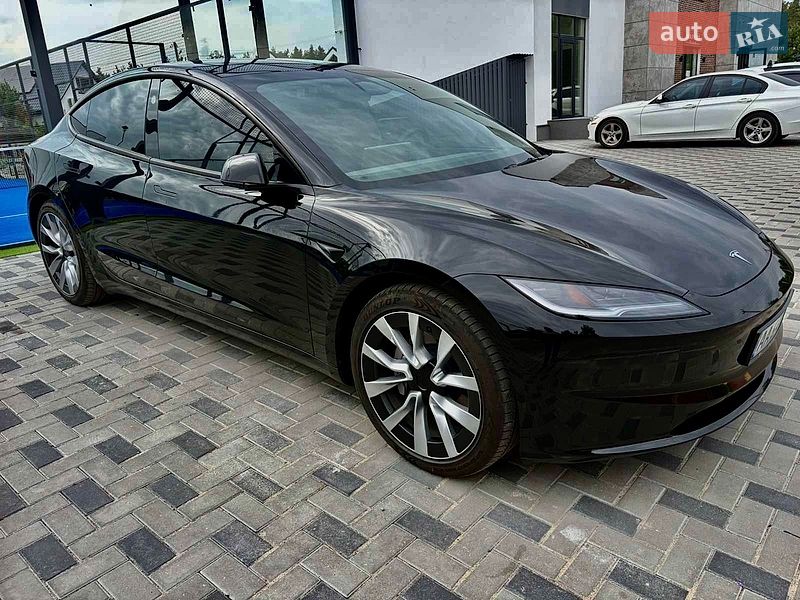 Седан Tesla Model 3 2024 в Києві