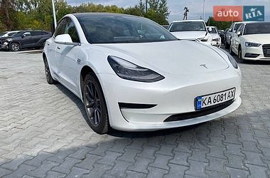 Седан Tesla Model 3 2020 в Львове