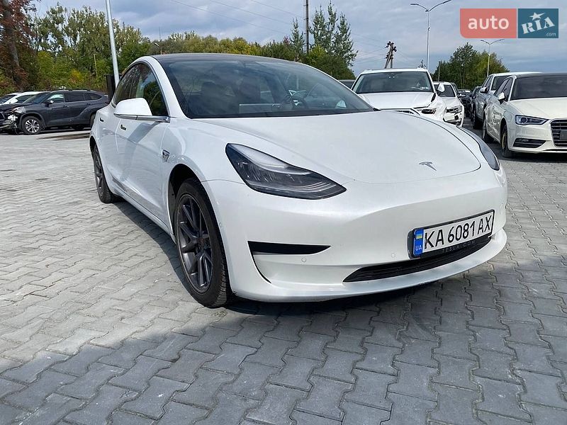 Tesla Model 3 2020