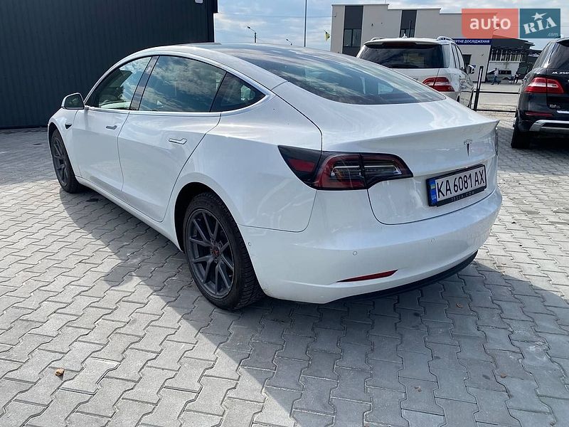 Седан Tesla Model 3 2020 в Львове