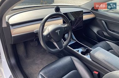 Седан Tesla Model 3 2020 в Львове
