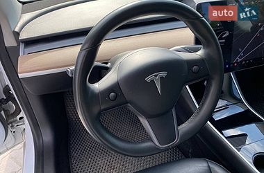 Седан Tesla Model 3 2020 в Львове