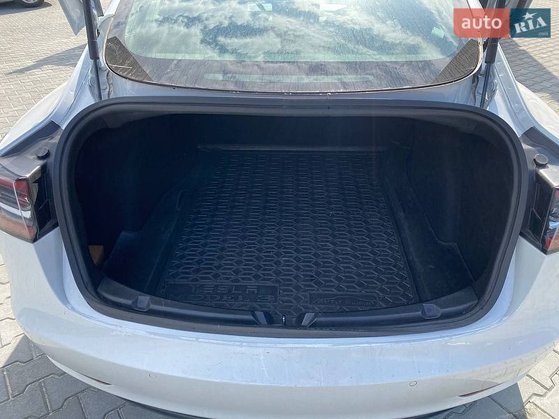 Седан Tesla Model 3 2020 в Львові фото 25 Седан Tesla Model 3 2020 в Львові
