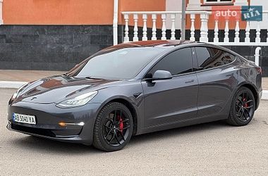 Седан Tesla Model 3 2018 в Львове
