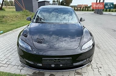Седан Tesla Model 3 2024 в Львове
