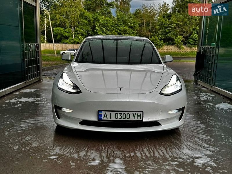 Седан Tesla Model 3 2019 в Киеве
