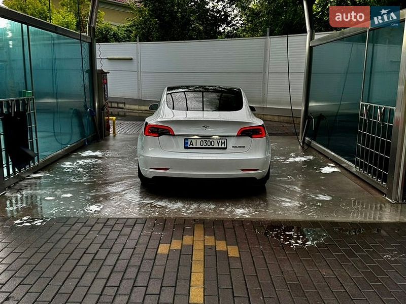 Седан Tesla Model 3 2019 в Киеве