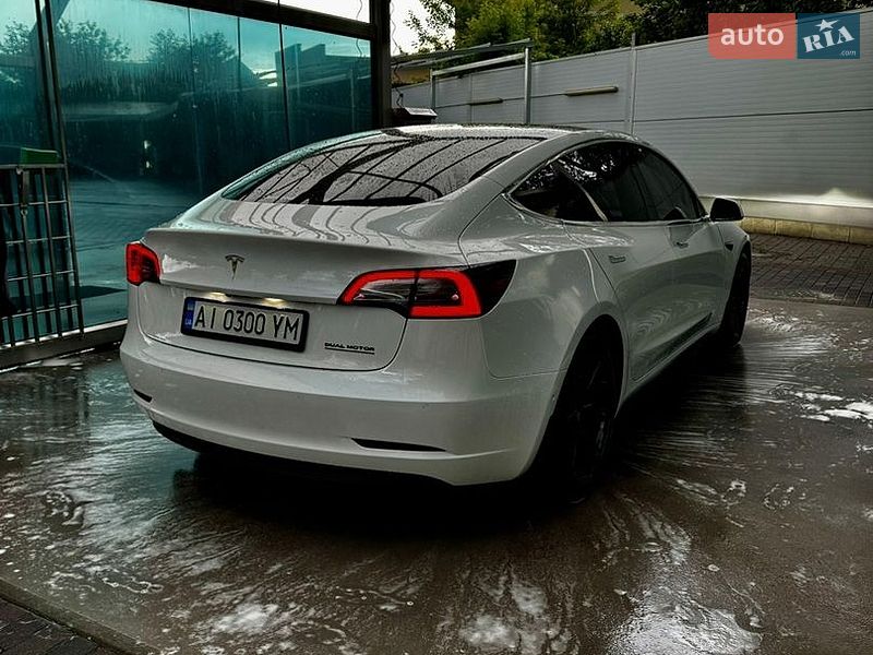 Седан Tesla Model 3 2019 в Киеве