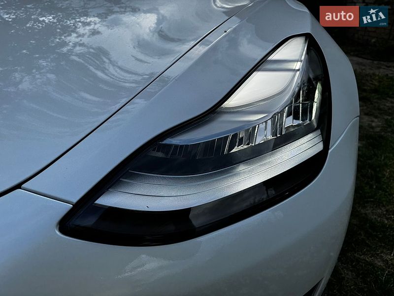 Седан Tesla Model 3 2019 в Киеве