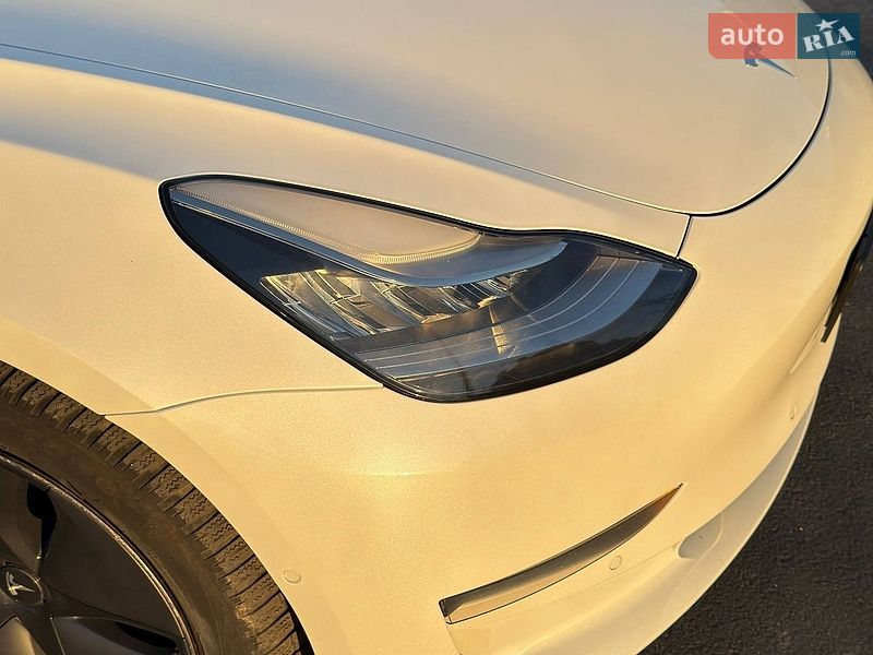 Седан Tesla Model 3 2020 в Киеве
