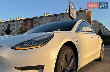 Седан Tesla Model 3 2020 в Киеве