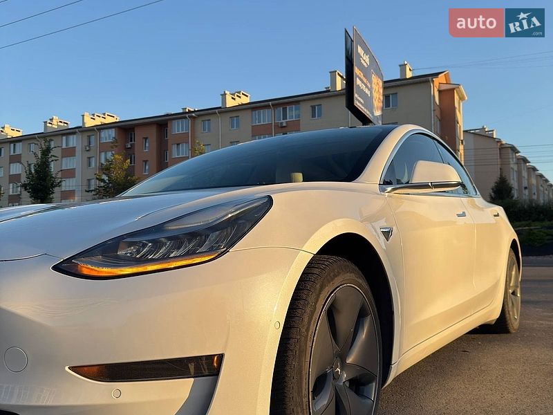 Седан Tesla Model 3 2020 в Киеве