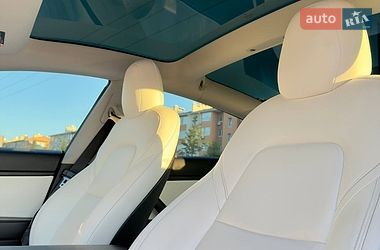Седан Tesla Model 3 2020 в Киеве