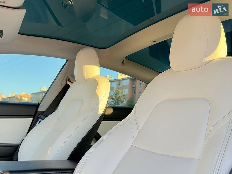 Седан Tesla Model 3 2020 в Киеве