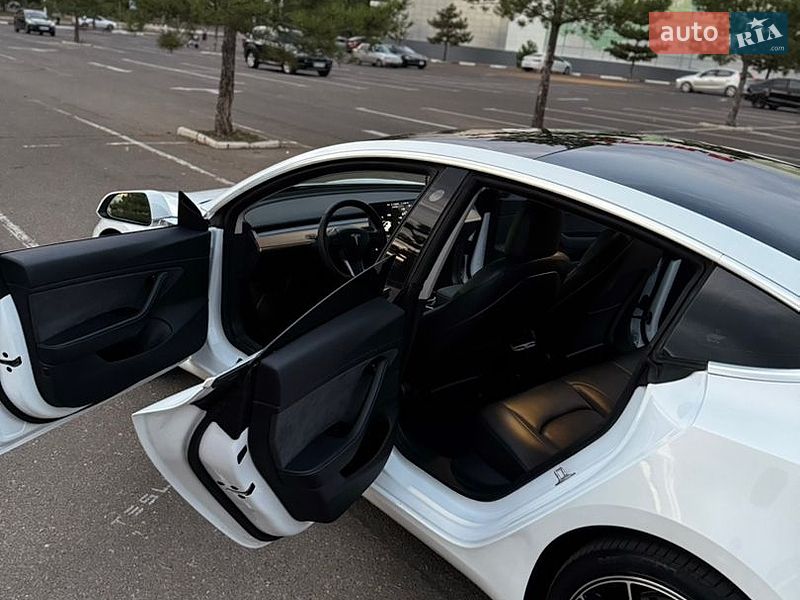 Седан Tesla Model 3 2020 в Одессе