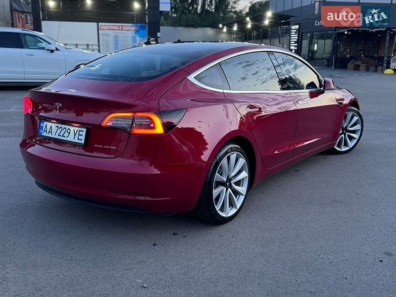 Седан Tesla Model 3 2018 в Киеве