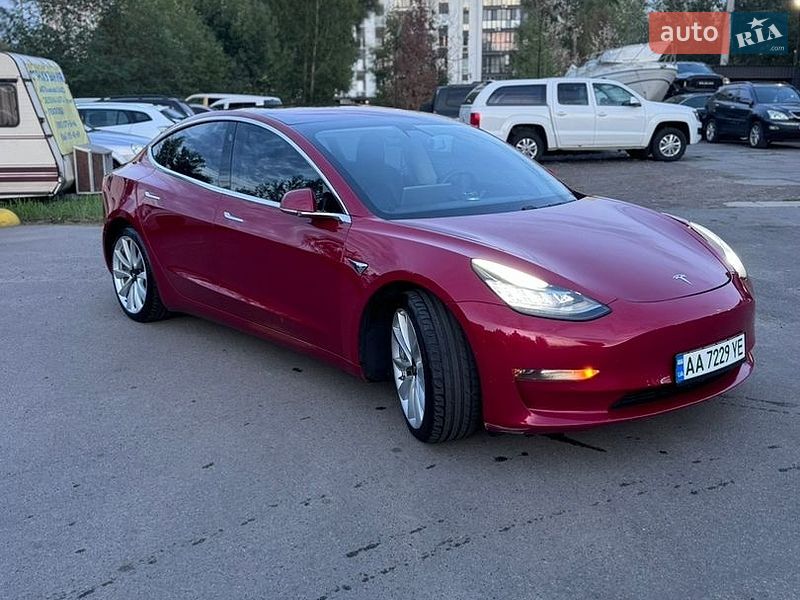 Седан Tesla Model 3 2018 в Киеве