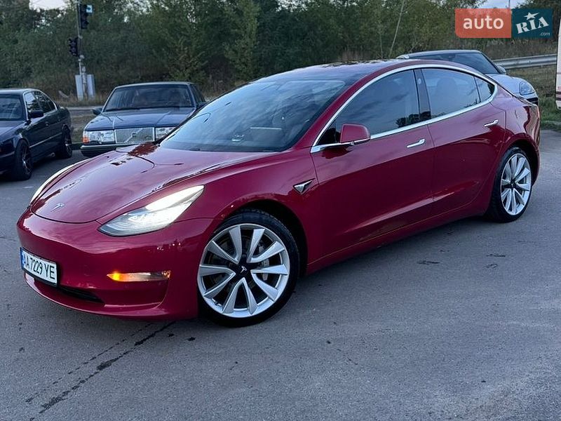 Седан Tesla Model 3 2018 в Киеве
