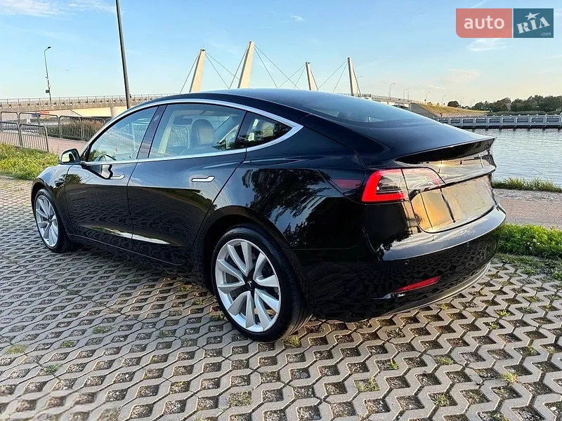 Tesla Model 3 2020