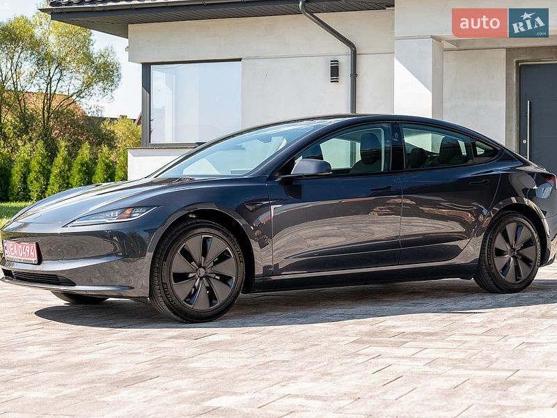 Седан Tesla Model 3 2025 в Ивано-Франковске