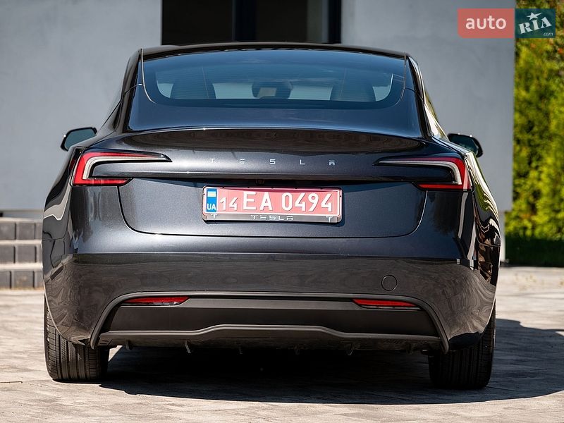 Седан Tesla Model 3 2025 в Ивано-Франковске