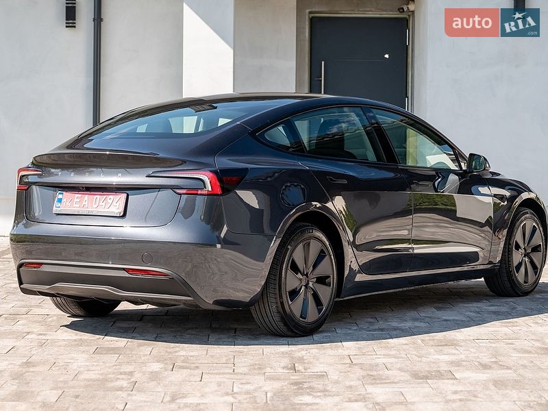 Седан Tesla Model 3 2025 в Ивано-Франковске