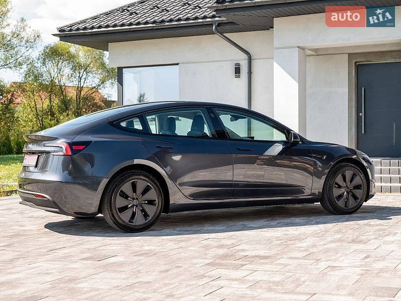 Седан Tesla Model 3 2025 в Ивано-Франковске